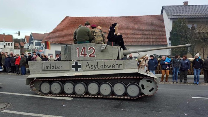 Bavarezii au pus Panzer-ul pe emigranti
