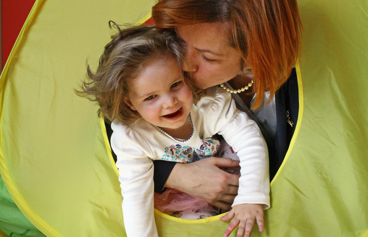 Ajutor de 20.000 de lei pentru adoptarea unui copil mai mare de doi ani