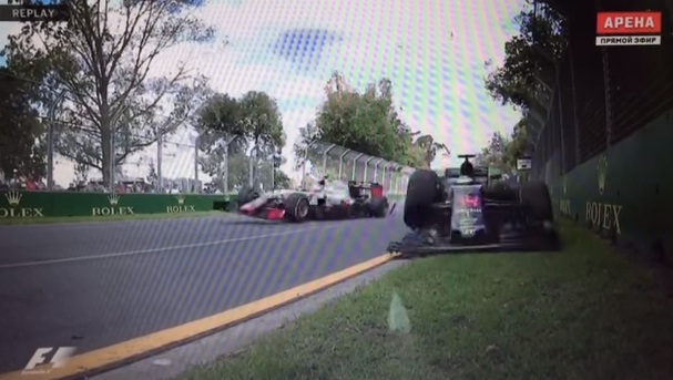 Alonso, accident groaznic in cursa de la Melbourne/Pilotul a reusit sa iasa singur din monopostul distrus (VIDEO)