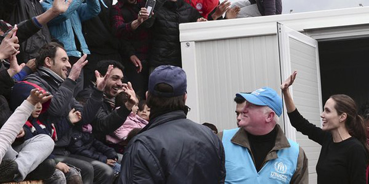 Angelina Jolie s-a intalnit cu emigrantii in  Grecia