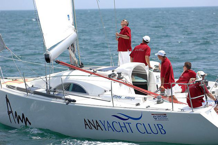 copos pe yacht - Ziarul National