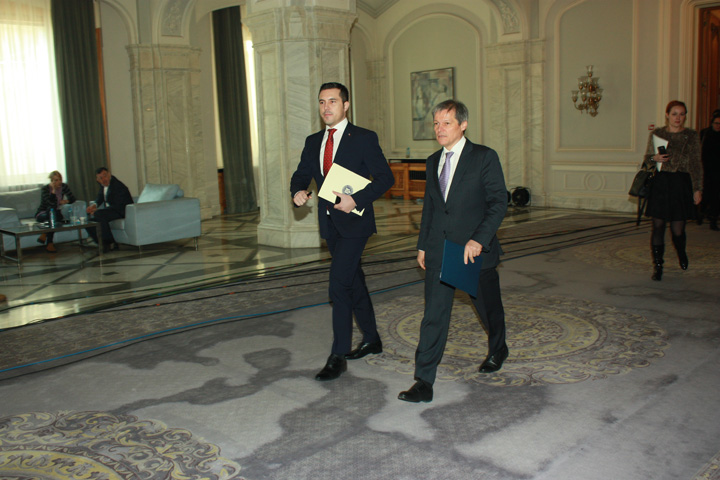Ciolos isi baga tehnocratii in revizie