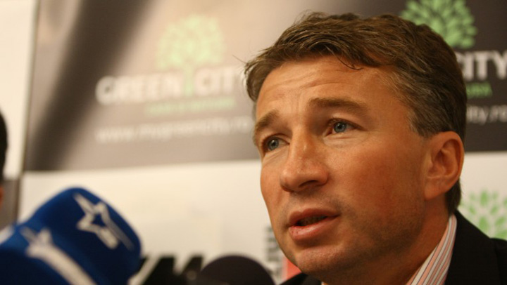 Dan Petrescu, favorit sa preia pe Nottingham Forest