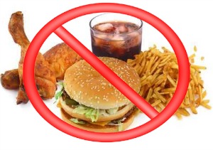 Publicitatea “junk food” ar putea fi interzisa copiilor