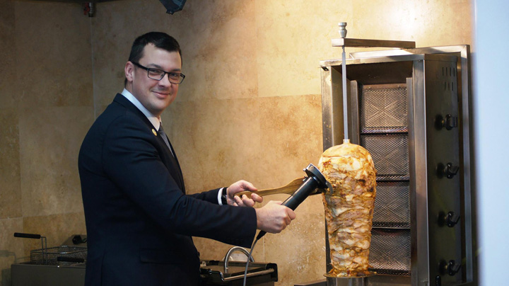 Ovidiu Raetchi, un primar de apartament