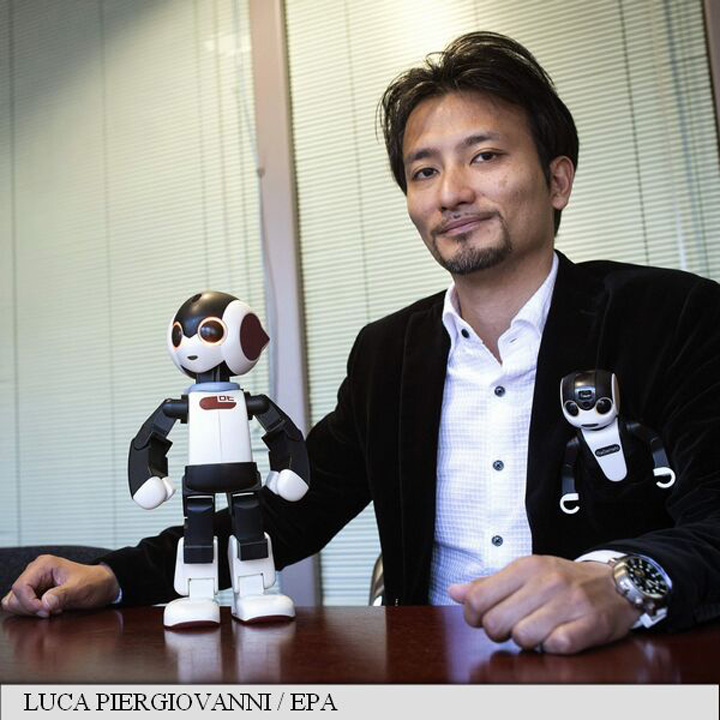 Robohon, primul robot–smartphone
