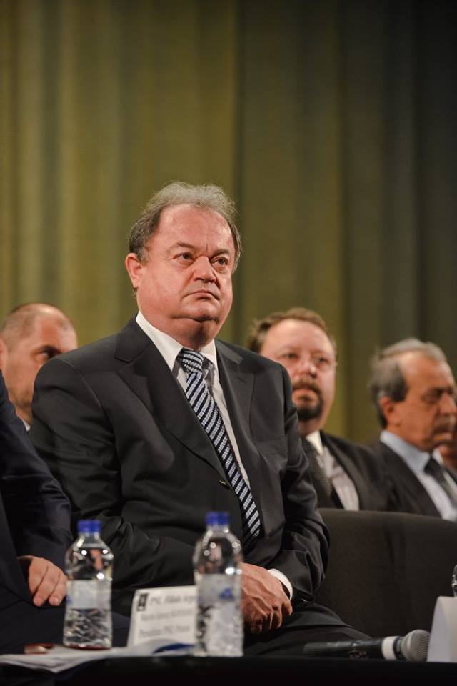 Blaga raspunde criticilor: Nu renuntam la candidatura lui M. Munteanu