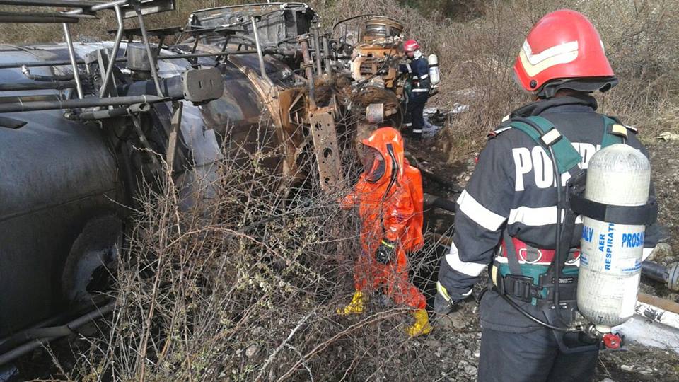 Cisterna cu acid sulfuric, grav accident rutier pe DN 1. Un om a murit