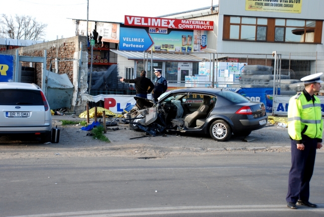 Cinci oameni au murit, loviti de o masina intr-o statie de autobuz din Braila
