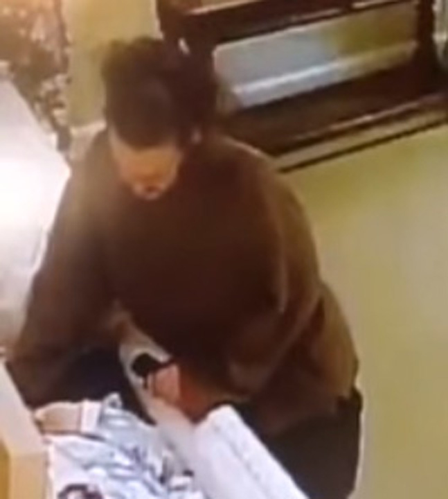 A furat inelul celei decedate, dar surpriza a fost uluitoare!