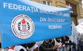 Sindicalistii din Educatie si-au facut cunoscute nemultumirile in fata Palatului Victoria