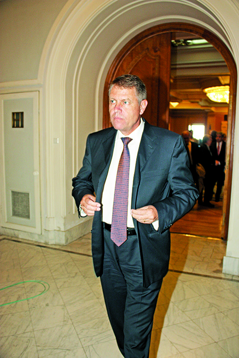 Klaus Iohannis a parasit spitalul, dupa operatia la umar