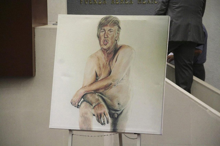 Un nud Donald Trump, cenzurat in SUA dar expus la Londra