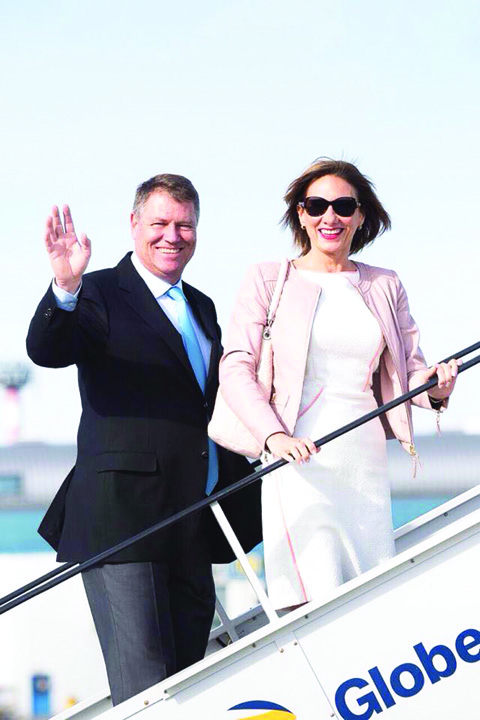 Guvernul Ciolacu îi face un cadou de despărţire lui Klaus Iohannis: un avion prezidenţial. Paradoxal, costurile ar fi mai mici (VIDEO)