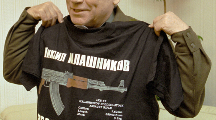 Rusii vor sa produca si haine Kalasnikov