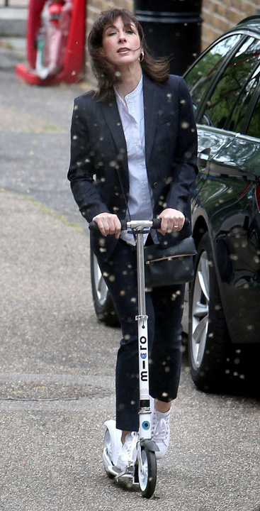 Sarac, David Cameron ii ia nevestei masina second hand