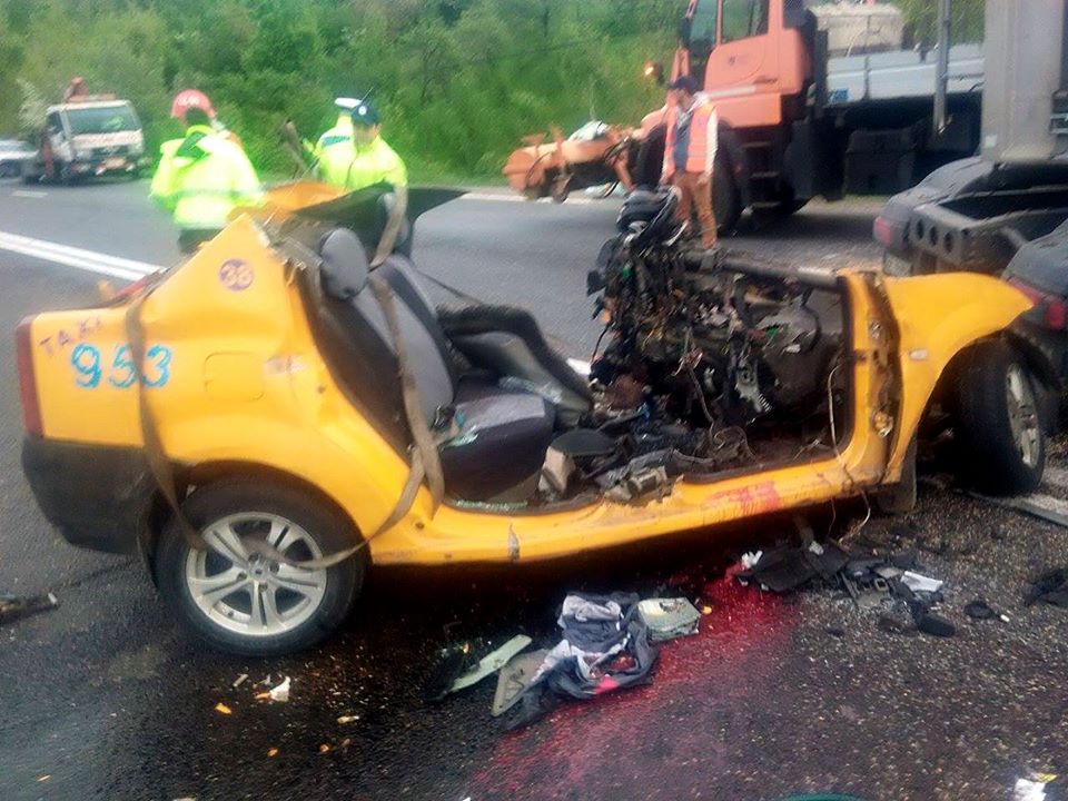 Accident cumplit de taxi, pe DN 1, la Nistoresti: doi oameni au pierit