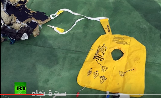 Au aparut primele imagini cu ramasitele avionului egiptean (VIDEO)