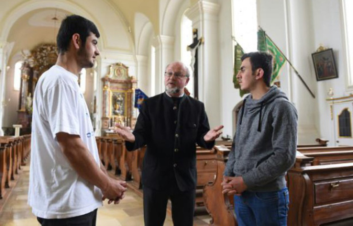 Azilul religios, ultima gaselnita a emigrantilor
