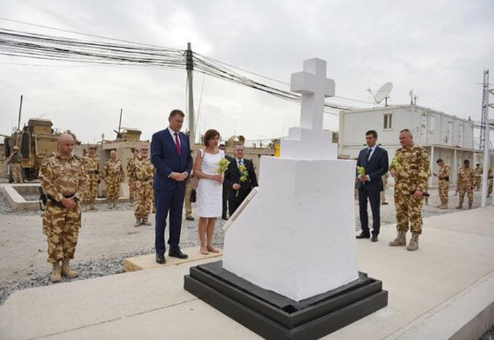 Basescu, stilistul lui Carmen Iohannis