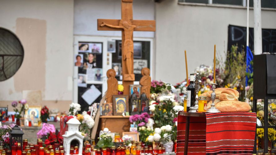 Slujba de pomenire la „Colectiv”, la 6 luni de la tragedia din club