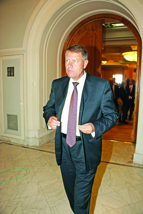 Iohannis pune piciorul in prag si mana pe clanta