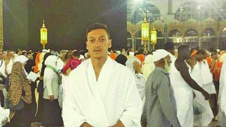 Pelerinaj la Mecca inainte de Euro 2016. Poza de 2 milioane de like-uri