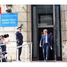 Dezinfectantii din spitale. Premierul Ciolos vorbeste despre „contracte cu dedicatie”