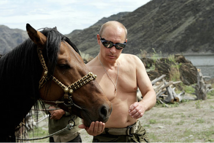 Putin, mai popular ca Papa Francisc si Brad Pitt
