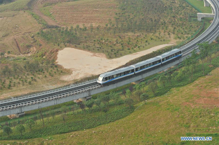 Primul tren Maglev din China a inceput testele