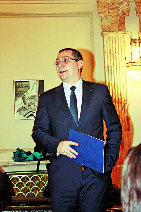 Ponta se fereste sa defileze cu dosarul penal sub brat