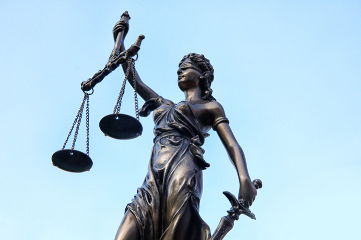 Guvernul baga 300 de milioane de euro in tribunale