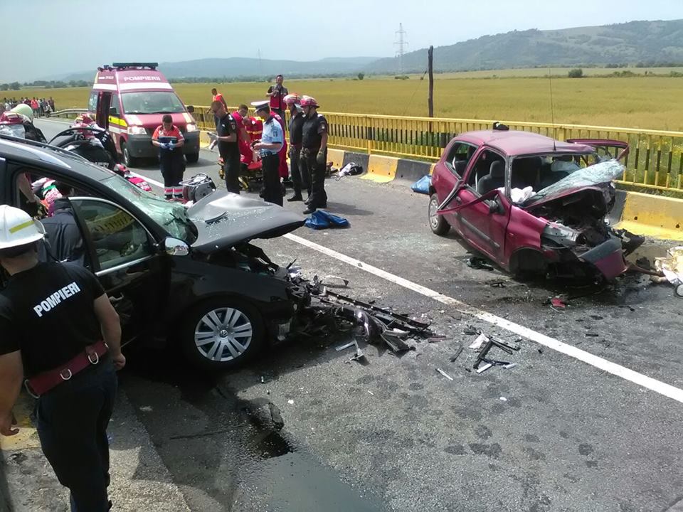 O noua drama pe DN 1: sase victime. Au intervenit medicii si descarcerarea!