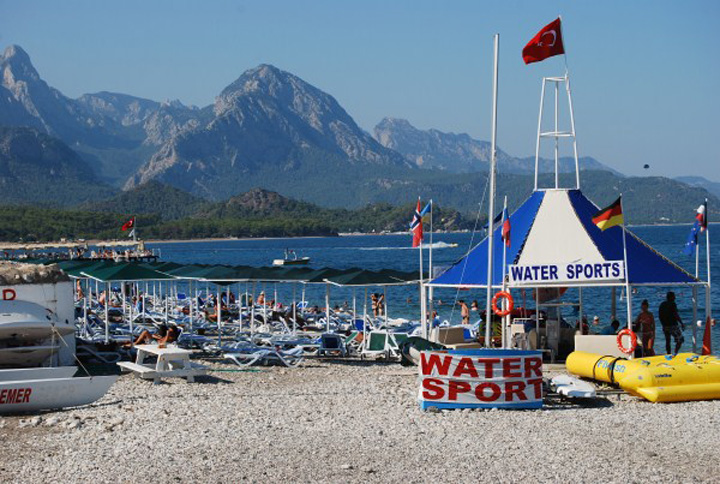 Cum economiseşti bani în vacanţa din Turcia. Atenţie la forma sub care efectuaţi plăţile!