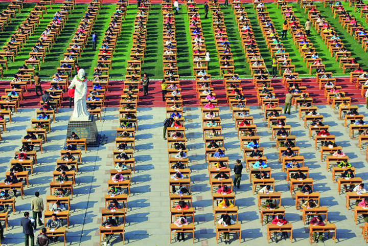 Elevii prinsi copiind la examen, 7 ani de inchisoare!