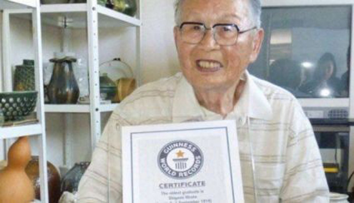 Un japonez a absolvit facultatea la 96 de ani