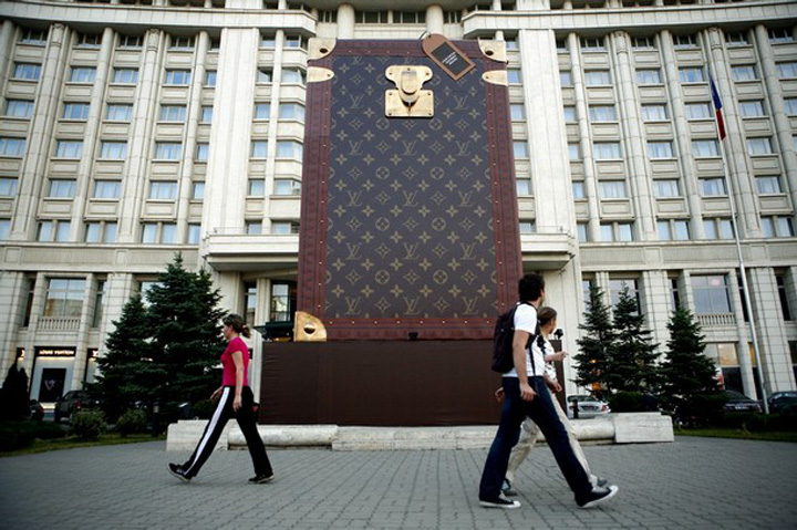 In 2015, Louis Vuitton a vandut de 5,48 milioane euro in Romania