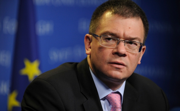 Iohannis la mana SIE
