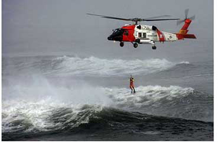A supravietuit 20 de ore in Ocean!