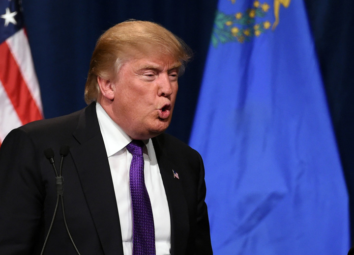 Trump ii cere demisia lui Obama