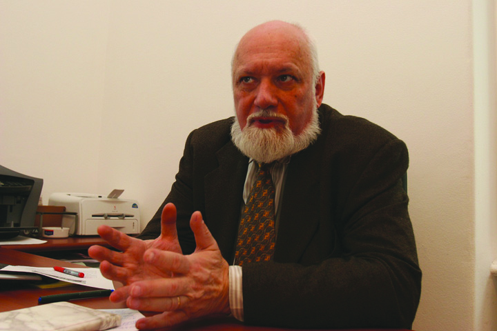 A oscilat intre clitoris si metafizica si a ales Guvernul