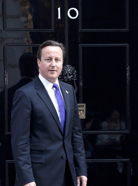 Mutarea lui Cameron: 330 de cutii, 30 de role de scoci si 3 role uriase de plastic cu bule