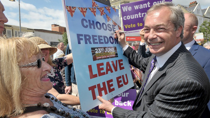 Nigel Farage: “Treziti-va la realitate, inutililor!”
