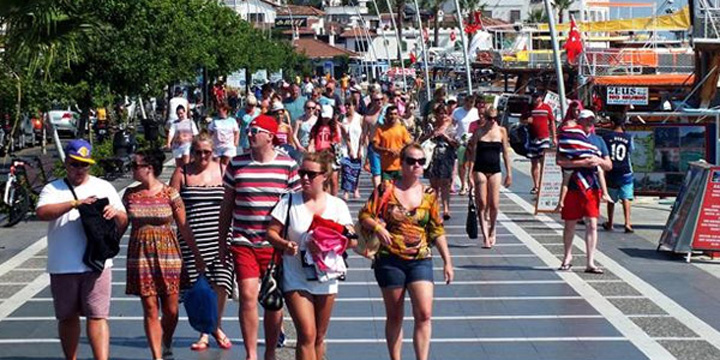 Turcia asteapta 750.000 de turisti rusi