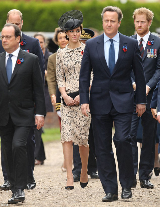 Kate Middleton leviteaza intre William si Cameron