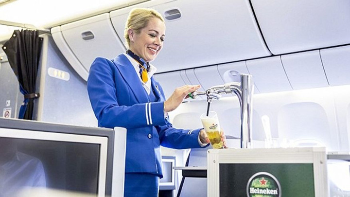 KLM ofera bere la halba in plin zbor