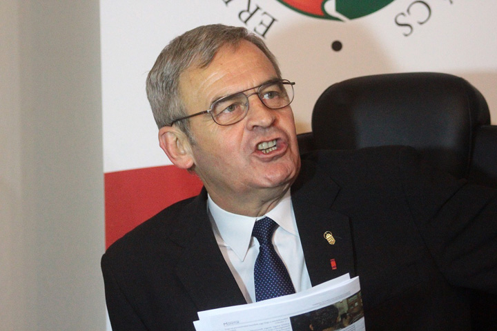 Nationalistii il baga pe Tokes in penal