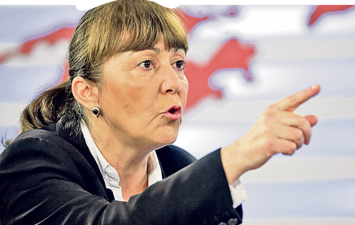 Monica Macovei, si perdanta, si cu banii luati