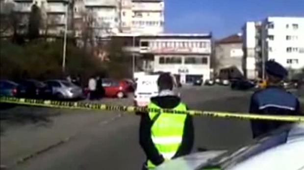 Banca jefuita in plina zi. Hotul era inarmat si a reusit sa fuga