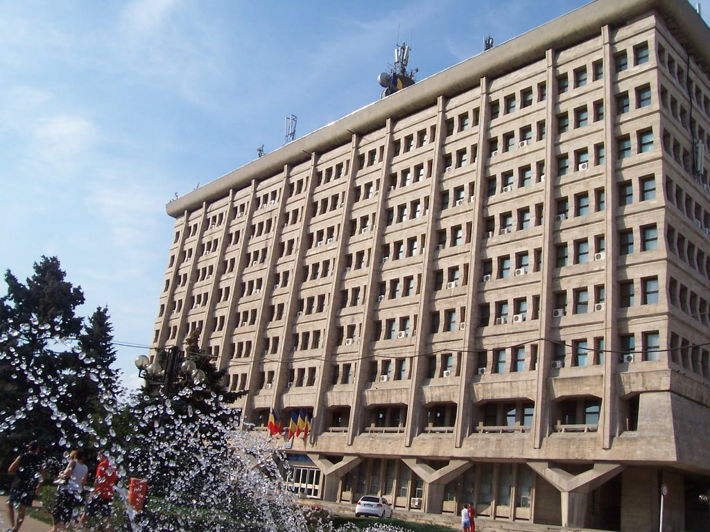 N-are voie sa puna piciorul in Primaria Ploiesti, timp de doua luni